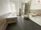 Badezimmer_1 - 2-Raum-Wohnung mit Einbauküche in Randlage von Aue!