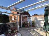 teils überdachte Süd- Terrasse - 