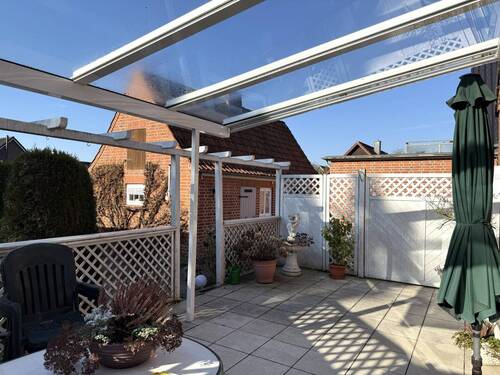 teils überdachte Süd- Terrasse - 