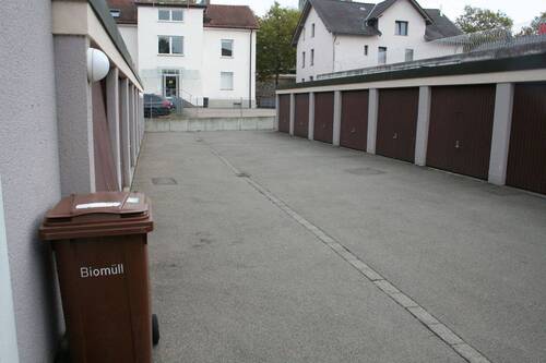 Innenhof, Einzelgaragen - 