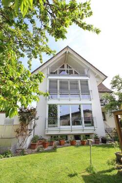 Bild1 - Einfamilienhaus in zentraler Lage mit wunderschönem Garten