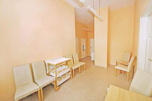 Empfang/ Wartezimmer im EG - 