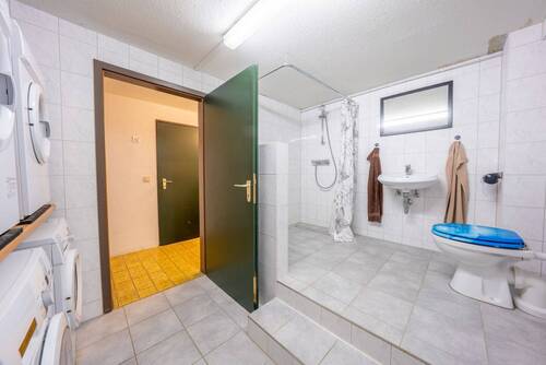 HWR im Keller mit Duschbad - 