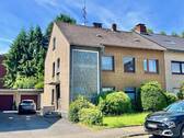 TITEL - Charmantes Zweifamilienhaus Doppelhaushälfte - Sanierungsobjekt mit großzügigem Grundstück und Ausbaupotenzial -