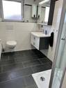 Duschbad mit bodenebener Dusche - 