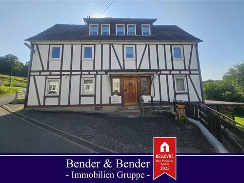 Objektansicht - *RESERVIERT* Historisches & gepflegtes Ein-Zweifamilienhaus mit großem Wiesengrundstück - nahe Freudenberg!