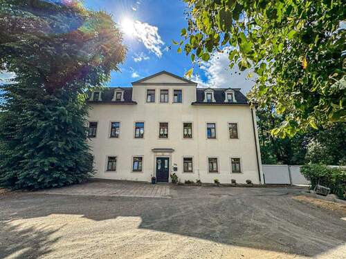 Frontansicht des Herrenhauses - 