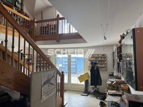 Eingangsbereich Erdgeschoss - Erdgeschoss im Bürohaus, viele Parkplätze