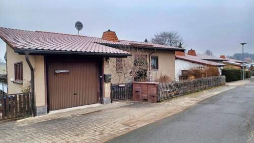 Vorderansicht - 7 Zimmer Einfamilienhaus zum Kaufen in Jößnitz