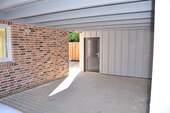 Carport mit Zugang zum Garten - 