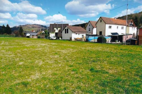 Blick auf benachbarte Wohnhäuser - Grundstück zum Kaufen in Frankenblick