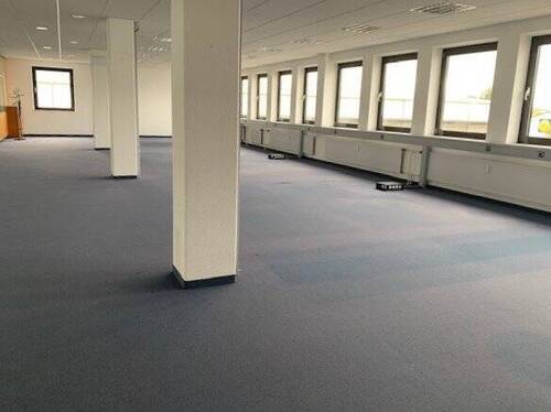 Großraumbüro ohne Einrichtung - 