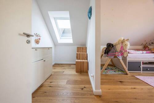 Zimmer mit mögl. Büronische - 