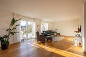 Helles Wohnzimmer mit Platz! - 