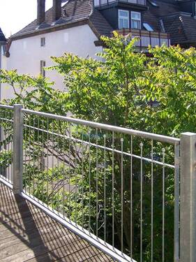Südbalkon mit Blick ins Grüne - 