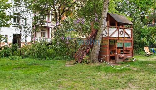 Gepflegter Innenhof mit viel Grün - 