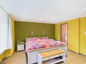 Schlafzimmer mit angrenzendem Bad - 