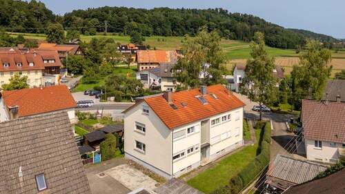Luftaufnahme - Zwei-Zimmer DG-Wohnung in Berg-Weiler mit Außenstellplatz