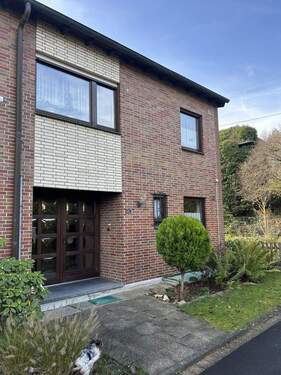 Bild 1 - Reihenendhaus mit großen Grundstück