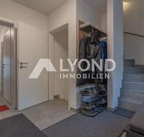 Junges Baujahr! Modernes Zweifamilienhaus in Warstein, mit beheiztem Innenpool!