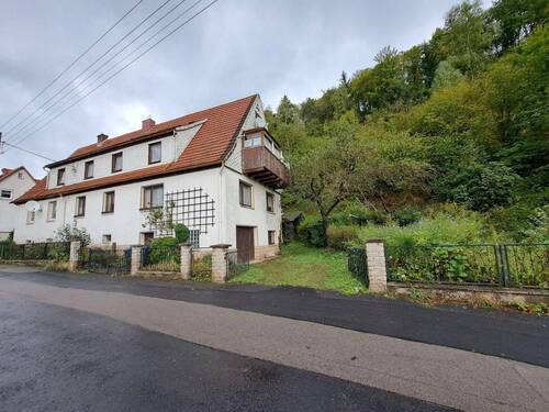 Straßenansicht - 8 Zimmer Mehrfamilienhaus, Wohnhaus in Floh-Seligenthal