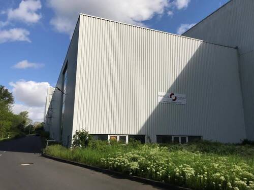 Außenansicht Produktionshalle 8 m hoch - 