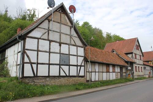 Ansicht von der Straße - 1 Zimmer Mehrfamilienhaus, Wohnhaus in Helbedündorf