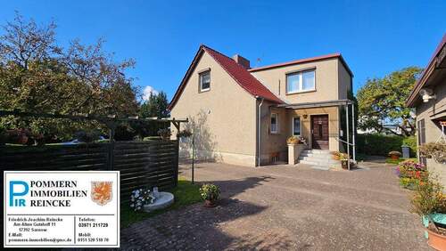 Zwischen Haus und Nebengebäude!.jpg - 5 Zimmer Einfamilienhaus zum Kaufen in Anklam