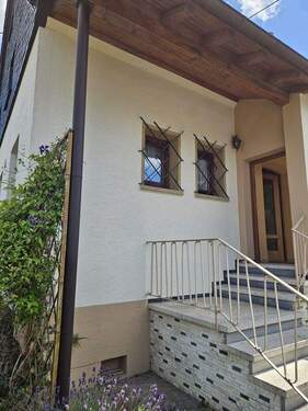 Eingang - Einfamilienhaus mit 196,00 m² in Böblingen zum Kaufen