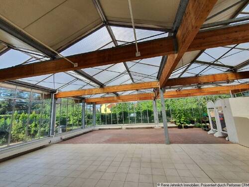 Gewerbe Anbau - Schönes Mehrfamilienhaus + Glasanbau