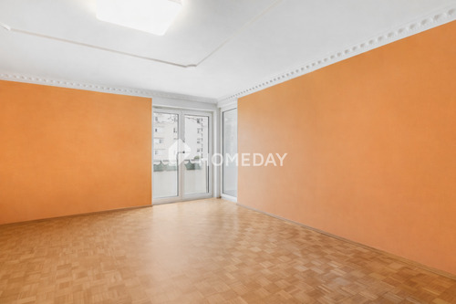 Wohnzimmer 2 - Charmante 3-Zimmer-Wohnung mit Loggia, TG-Stellplatz und stilvoller Ausstattung