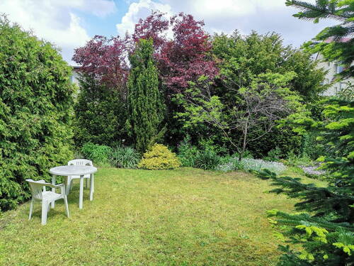 Garten Teilansicht - Mehrfamilienhaus, Wohnhaus mit 156,20 m&sup2; in Berlin Mahlsdorf zum Kaufen