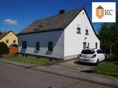 Vorderansicht mit Blick auf den 1. Eingang - 9 Zimmer Mehrfamilienhaus, Wohnhaus zum Kaufen in Waldweiler