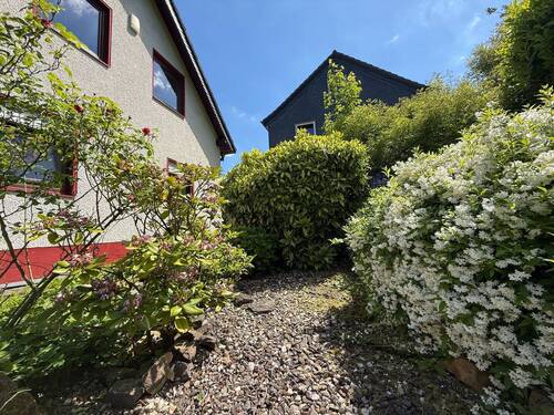 Beetansicht - 4 Zimmer Einfamilienhaus zum Kaufen in Bergisch Gladbach