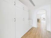 Flur mit Einbauschrank - 