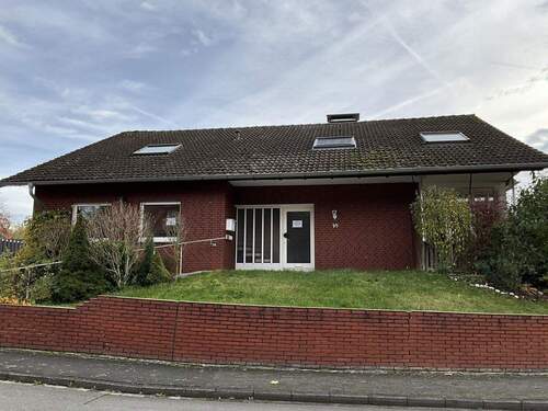 Bild 1 - Zweifamilienhaus mitten in Delbrück