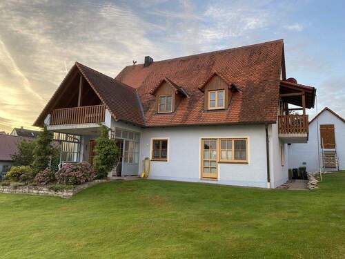 Bild 1 - möblierte 2-Zimmer-Wohnung mit KFZ-Stellplatz ideal für Wochenendheimfahrer