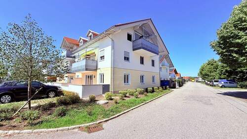 Blick zum Anwesen - ... AIGNER - moderne, stilvolle Erdgeschosswohnung mit EBK in zentraler Lage ...