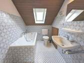 Badezimmer im Dachgeschoss - 