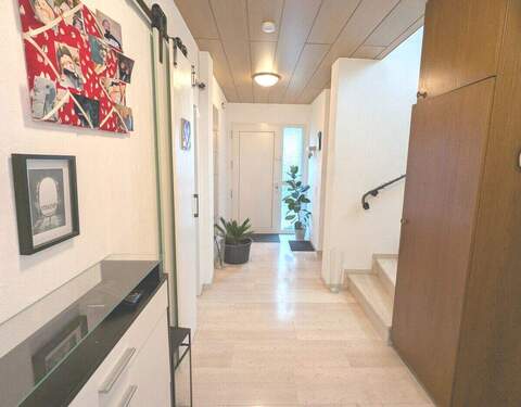 Eingangsbereich / Diele - 5 Zimmer Reihenendhaus zum Kaufen in Grevenbroich-Elsen