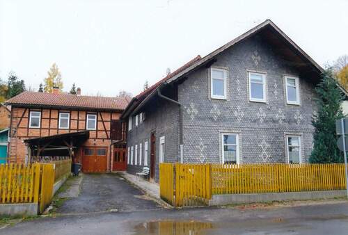 Wohnhaus mit Hofeinfahrt - Modernisiertes geräumiges Wohnhaus in Themar