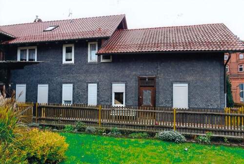 Hausansicht - 1 Zimmer Mehrfamilienhaus, Wohnhaus in Themar