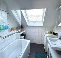 Gemütliche 3-Zimmer-ETW im Dachgeschoss mit Balkon, Einbauküche & TG-Stellplatz. Derzeit vermietet. - Schorndorf