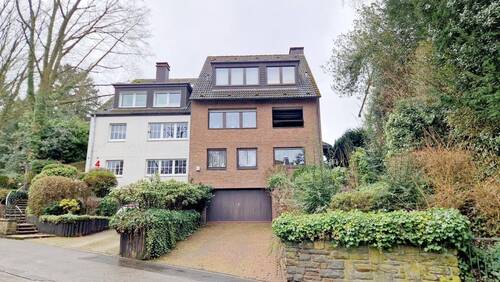 Straßenansicht - Zuhause mit Charakter, Kamin & Sauna - großzügiges Familienhaus mit Garten und Doppelgarage