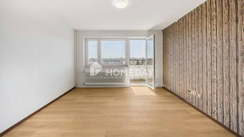 Wohnzimmer 1 - Helle 3-Zimmer-Wohnung mit Loggia und Aufzug - ideal geschnitten und sofort verfügbar