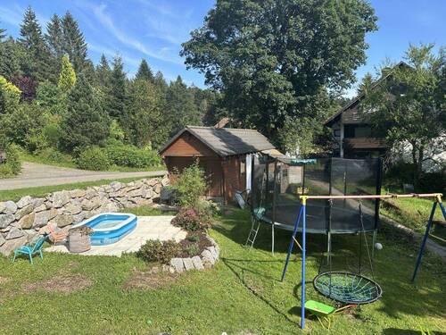Kinderspielbereich und Gartenhaus - 4 Zimmer Mehrfamilienhaus, Wohnhaus zum Kaufen in Herrischried-Wehrhalden