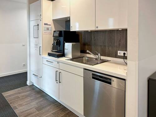 Regus_Mundsburgtower_Germany_Centre 3914_Refresh A - 