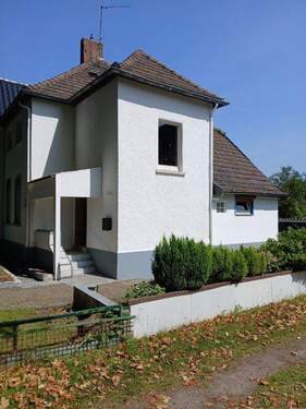 Hausfront - ALTE TRADITION NEU GESTALTEN Reihenendhaus mit drei Schlafzimmern