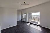 Wohn/-Essbereich - Helle 2,5-Zimmer-Atelierwohnung mit Balkon und Weitblick in den Hemminger Himmelsleitern
