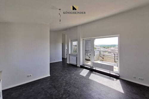 Wohn/-Essbereich - Helle 2,5-Zimmer-Atelierwohnung mit Balkon und Weitblick in den Hemminger Himmelsleitern
